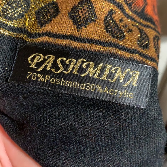 New reversible Pashmina cape/shawl - Picture 2 of 3